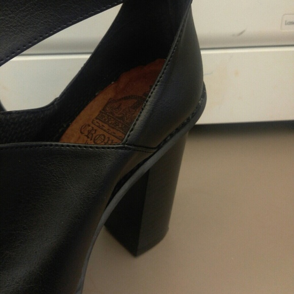 Shoes - Picture 3 of 5